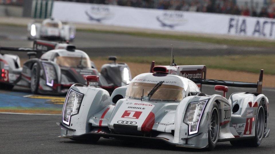 Audi R18 e-tron quattro hybrid Le Mans 2012