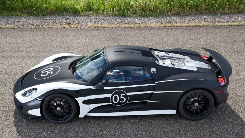 It’s not a tale, but a dream car: the hybrid Porsche 918 Spyder is coming