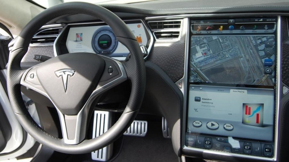 Tesla model S touch screen