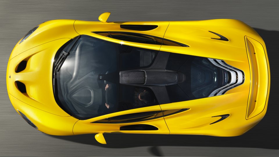 Mclaren P1 overhead dynanic road